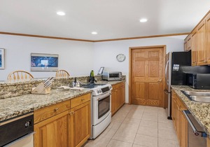 High-Floor 2BR Fireplace Stunning Vail Mountain Views