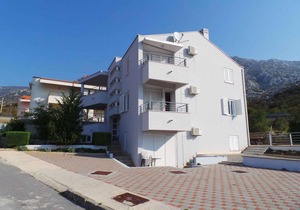 Holiday apartment with use of pool and balcony