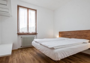 Holiday Apartment with Wi-Fi, Air Conditioning, Pool and Garden; Garage available; Pets allowed