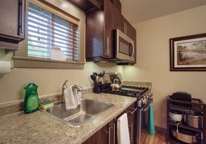 Hot Tub - Pet Friendly - Cozy Escape with Fire Pit