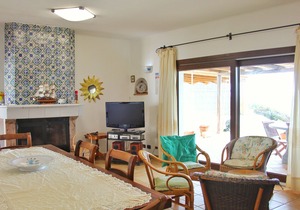 House dominant position on the sea with garden