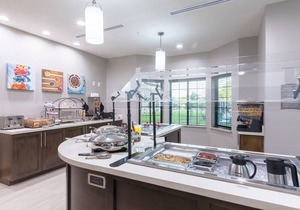 King Studio. Free Breakfast Buffet. Outdoor Pool.