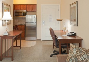 King Studio. Free Breakfast. Pool. Only 5 Miles from Purdue University.