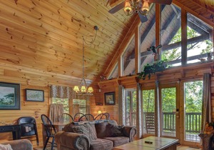 Komfy Kozy, 3 Bedrooms, Sleeps 10, Views, Game Room, Pool Access, WiFi