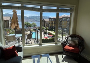 Lakefront, pool, hot tub, exc room. Book now for Aug 16