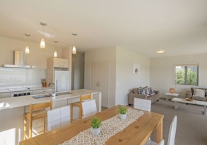 Lakeside Villa Retreat - Matarangi Downstairs Unit