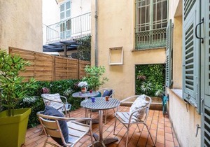 Large one bedroom flat in the Old Town