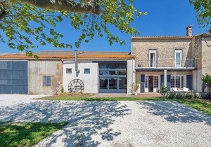 Les Baux de Provence Villa Sleeps 10 Pool
