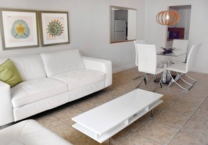 Look No Further! 2 Amazing Suites, Living Room and Full Kitchen, Outdoor Pool
