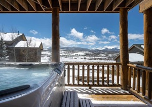 ♡ LOVE THIS PLACE! Mountain Condo | Valley Views | HUGE Hot Tub | Large & Spacious