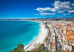 Lovely apartment in vibrant and genuine Liberation in central Nice.