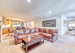 Luxurious Collins Lake condo w/updated amenities, shared pool & easy ski access