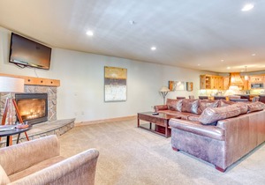 Luxurious Collins Lake condo w/updated amenities, shared pool & easy ski access