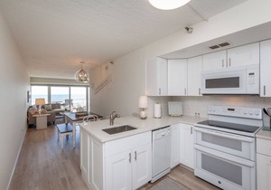 LUXURIOUS Oceanfront - Beachdrifter 201 South-end w wrap around balcony+pets ok*