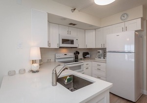 LUXURIOUS Oceanfront - Beachdrifter 201 South-end w wrap around balcony+pets ok*