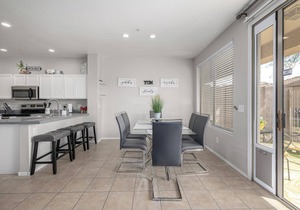 Luxury Golf Community Retreat ~ Putting Green, EV Charger, Pool & Hot Tub