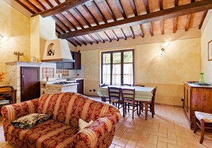 Luxury, modern apartment with pool and stunning views, 1 hour from Rome