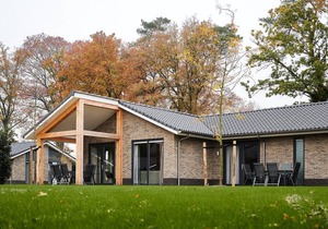 Luxury semi-detached vacation home for 8 people with spacious living kitchen!