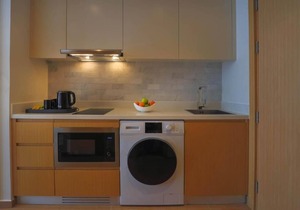 Luxury Studio Apartment Near the Community JVT
