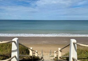 Maison d'exception à 80m de la plage avec accès direct, proche commerces, terrasse, BBQ, WiFi inclus - FR-1-361-375