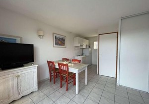 Maison Duplex avec Piscines à Salavas - 6 Personnes, Animaux Admis, Parking, Terrasse et WiFi - FR-1-382-136