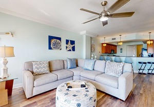 Mexico Beach condo w/full beach view, central AC, and shared pool & hot tub