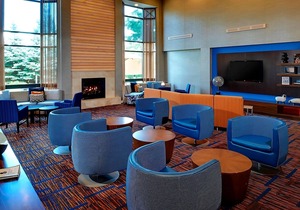 Minutes Away from Elgin History Museum! 2 Relaxing Units, Pool, FREE Parking!