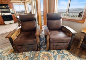 ML148 Corner unit w/views & fireplace connects to ML150 (rented separately)