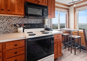 ML148 Corner unit w/views & fireplace connects to ML150 (rented separately)