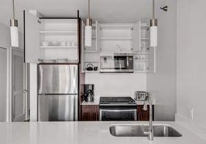 Mod Loop 1BR, w/Gym, Pool nr the Millenium Park by Blueground