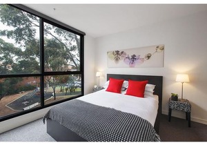 Modern 2 bed apartment in trendy Collingwood