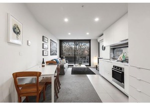 Modern 2 bed apartment in trendy Collingwood