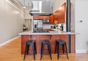 Modern Loft next to Georgia St and Convention Center