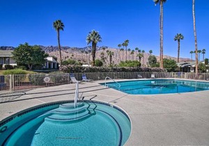 Modern Palm Springs Gem - Pool Access and Mtn Views