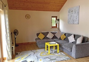Modern yet rustic designed lodge, ideal for families or couples.