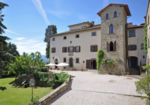 Nice apartment for 2 guests with pool, WIFI, TV, panoramic view and parking, close to Arezzo