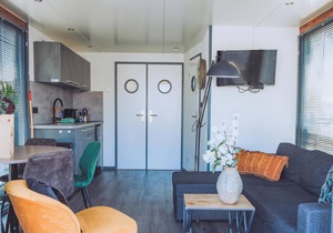 Nice houseboat in central location