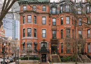 No. 284 powered by Sonder | Superior Queen Room+