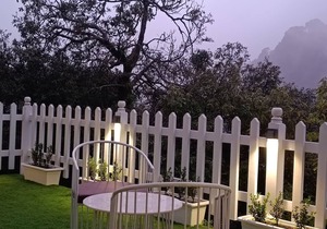 Oakwood 302 - Elegant Private Room With Balcony at Landour, Mussoorie