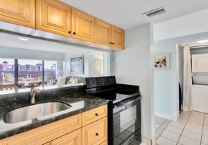 Oceanfront Condo With Balcony. Steps From The Pier. Prime Location 🌊