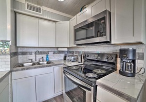 Oceanfront Corpus Christi Escape w/Community Pool