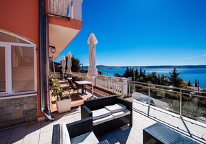 One bedroom apartment with terrace and sea view Starigrad, Paklenica (A-14113-d)