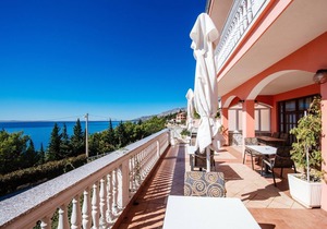 One bedroom apartment with terrace and sea view Starigrad, Paklenica (A-14113-d)