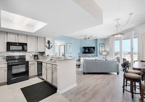 🌅Palms 1602 Updated Condo 🌴Beach Nearby + Lagoon Pool