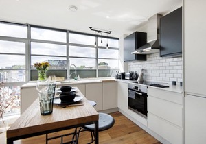 Panoramic Peckham Home by the Overground Station