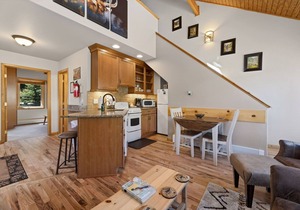 Peaceful Fall River Suite Fireplace Close to RMNP