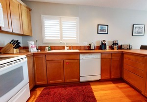 Pet-Friendly, Centrally Located in Town! Summer Pool On-Site, Near Trowley