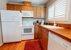Pet-Friendly, Centrally Located in Town! Summer Pool On-Site, Near Trowley