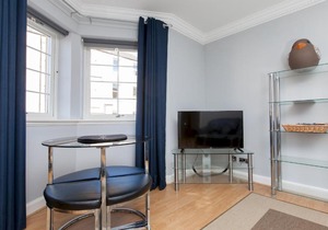 Popular Apartment with Parking & Pool -City Centre