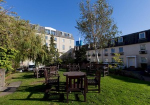 Popular Apartment with Parking & Pool -City Centre